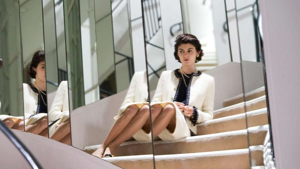 Niezaprzeczalna nonszalancja – co tak naprawdę chcą nosić młode Francuzki?