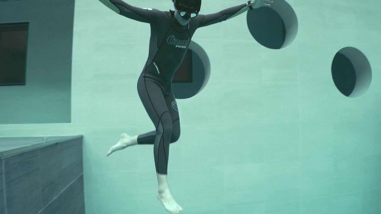 Nurkowanie w jednym z najgłębszych basenów świata