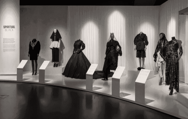 Beyond the Little Black Dress – niesamowita moc „małej czarnej”