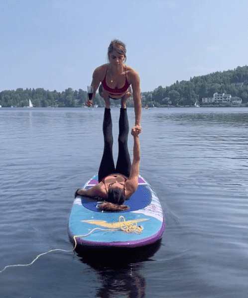 Trend punk health na TikToku – joga i melanż nie wykluczają się