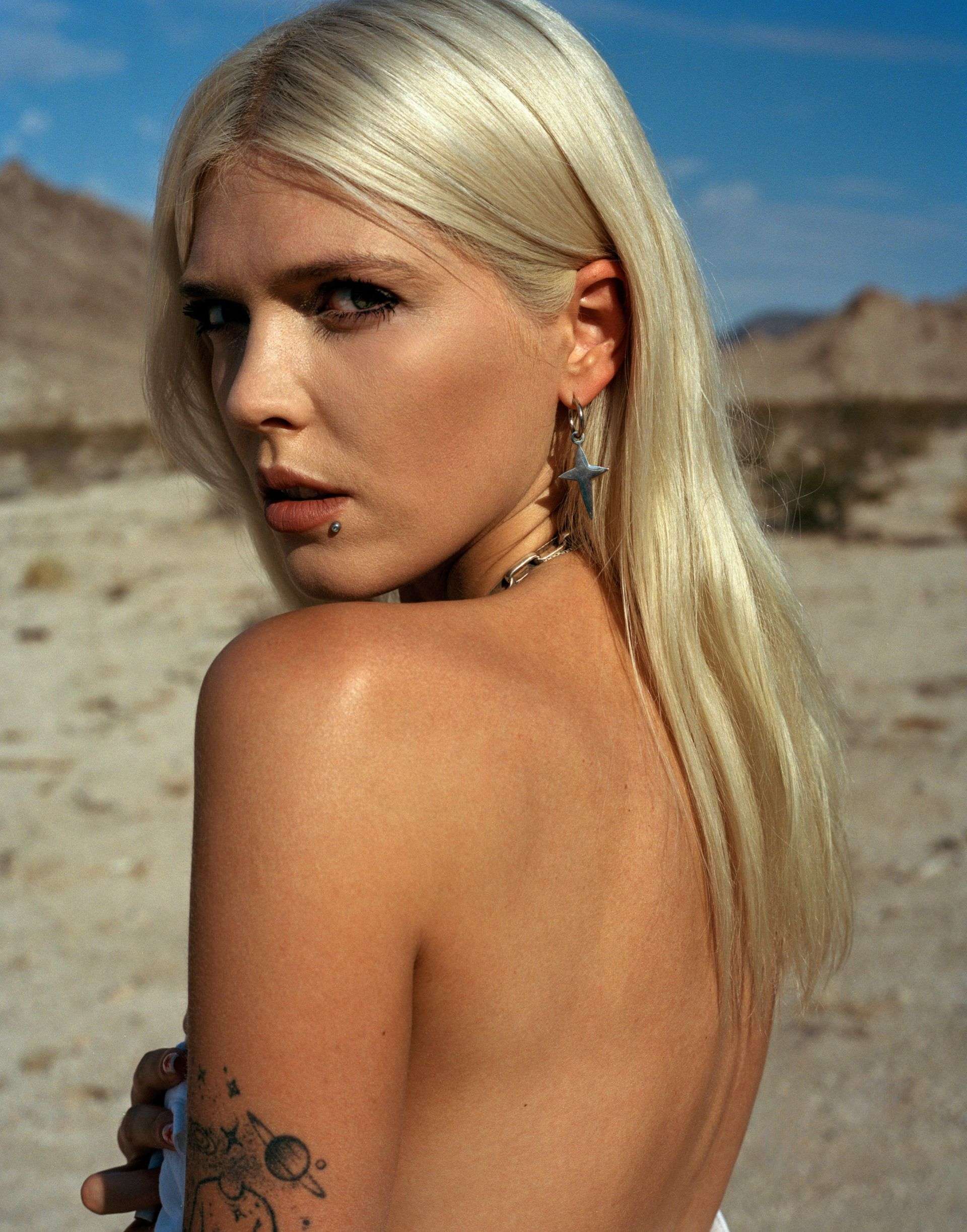 Daria Zawiałow: „W liceum nie miałam łatwego życia” [WYWIAD]