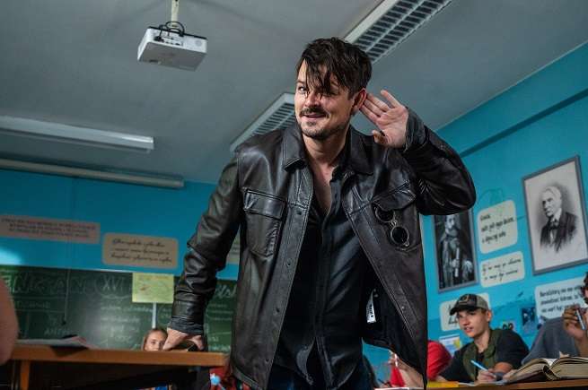 „Pieprzyć Mickiewicza”. Dawid Ogrodnik jako krnąbrny nauczyciel [ZWIASTUN]