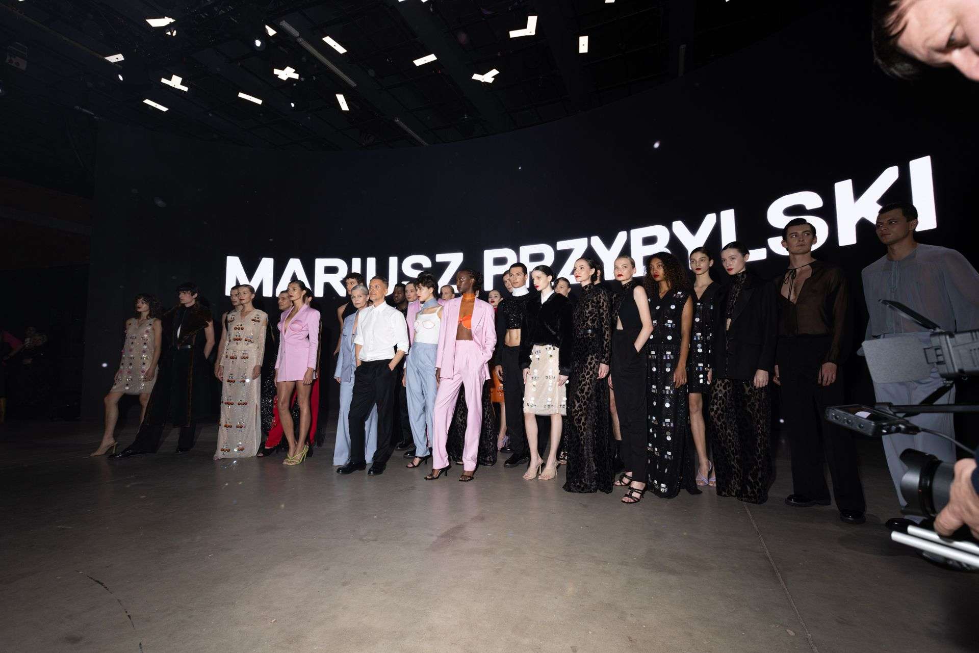 Kolekcja Mariusza Przybylskiego „Wild Gender” celebruje indywidualizm i nabija się z konwencji