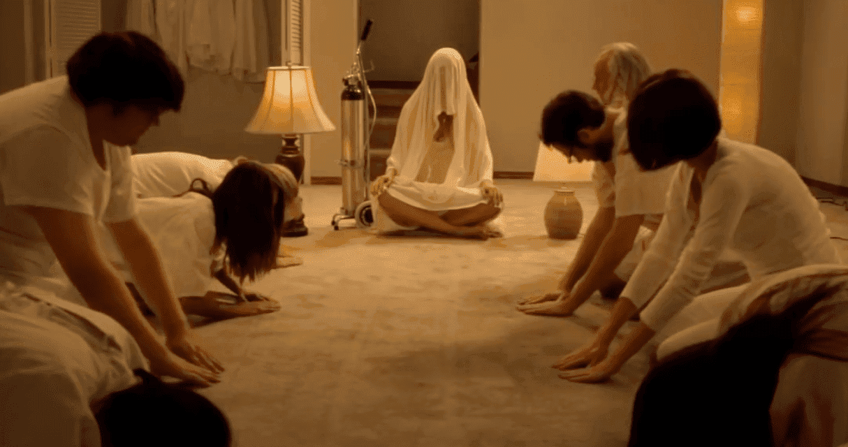 Prowadził sektę pod przykrywką jogi. Porno i nadużycia, czyli historia kontrowersyjnego guru