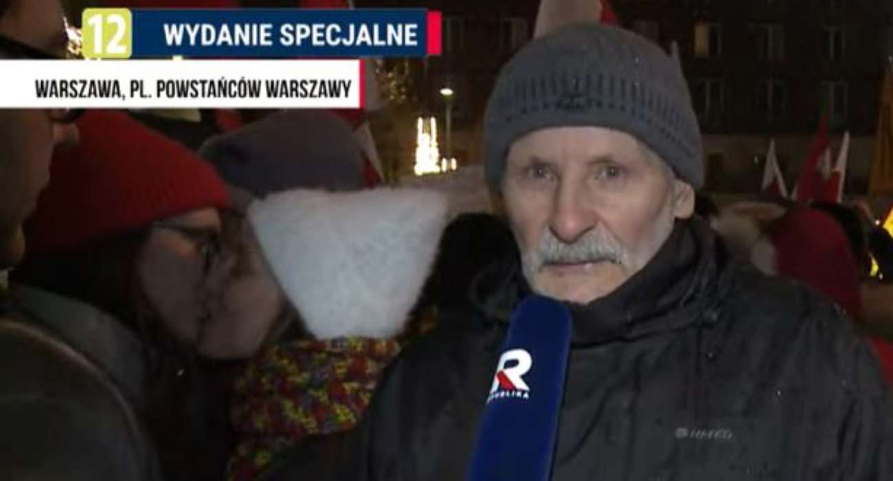 Całujące się kobiety mistrzyniami drugiego planu podczas relacji TV Republika [WIDEO]