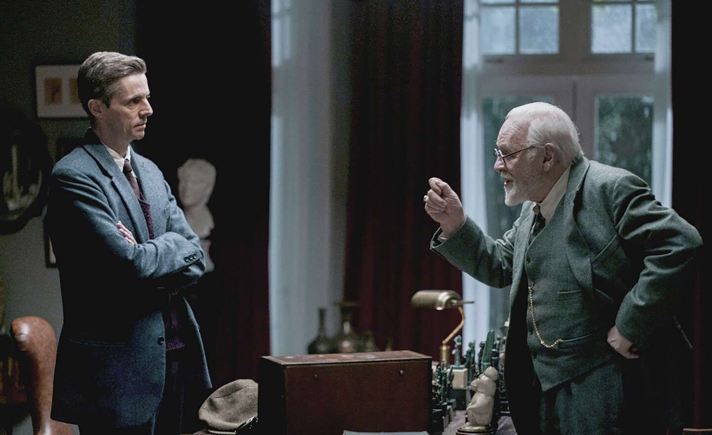 Genialny Anthony Hopkins w roli Freuda [WIDEO]