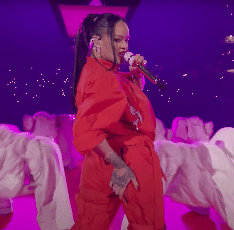 Według nowego badania teksty piosenek są coraz prostsze, powtarzalne i agresywne