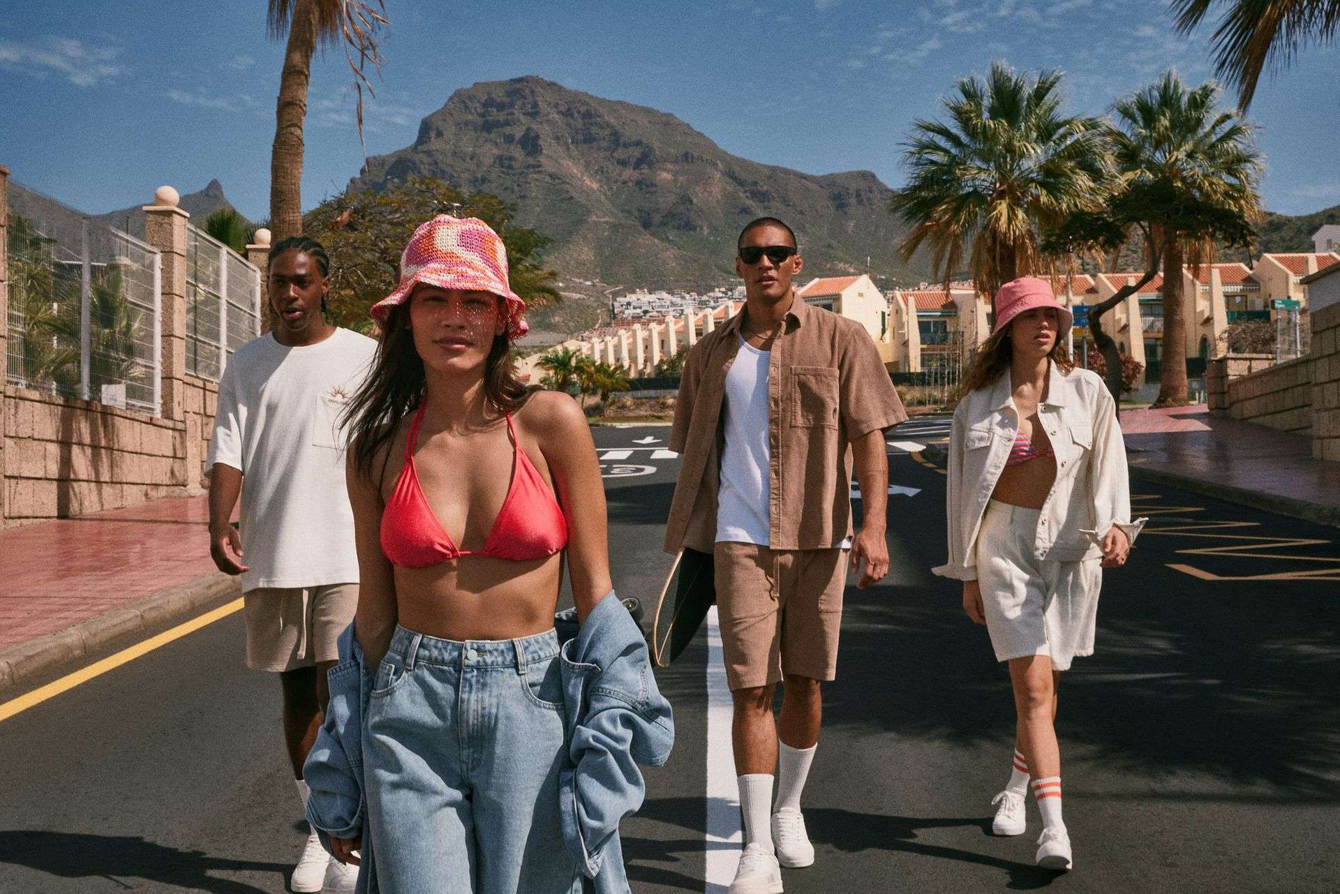 Muśnięta słońcem skóra, wiatr we włosach i słony posmak oceanu — lato według Coalition by Diverse jest pełne pasji i małych radości