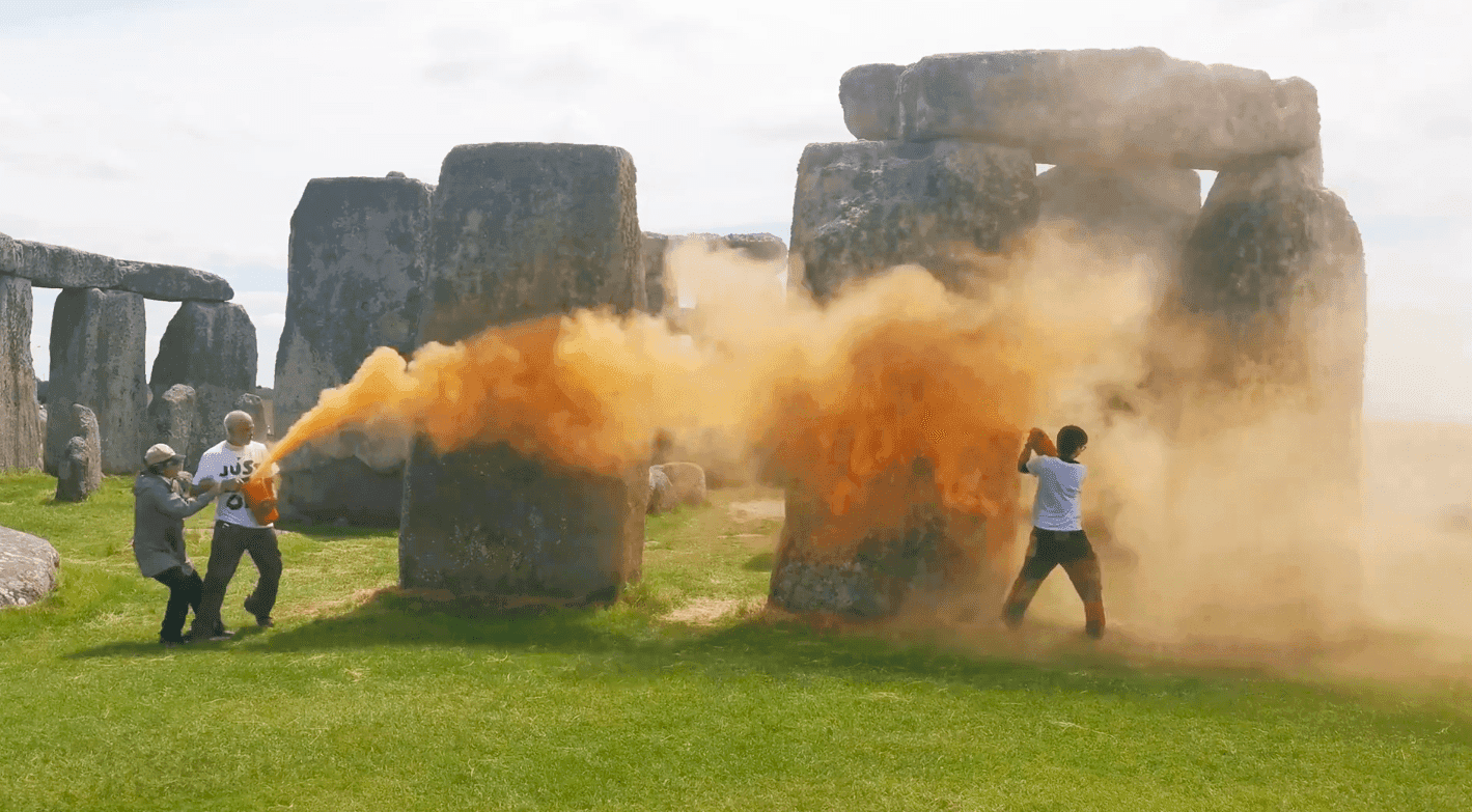 Aktywiści spryskali Stonehenge farbą. Skandal w Wielkiej Brytanii [WIDEO]