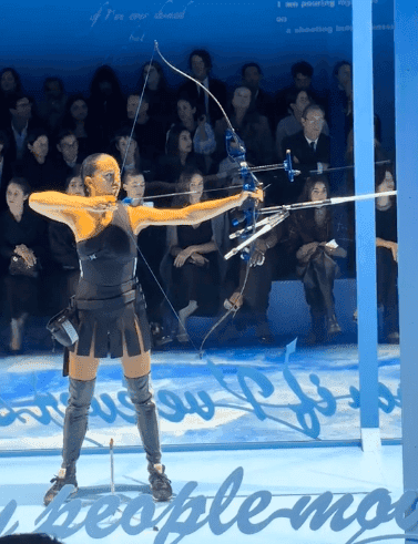 Od greckiej bogini do Katniss Everdeen: Pokaz Diora, który podbił internet [WIDEO]