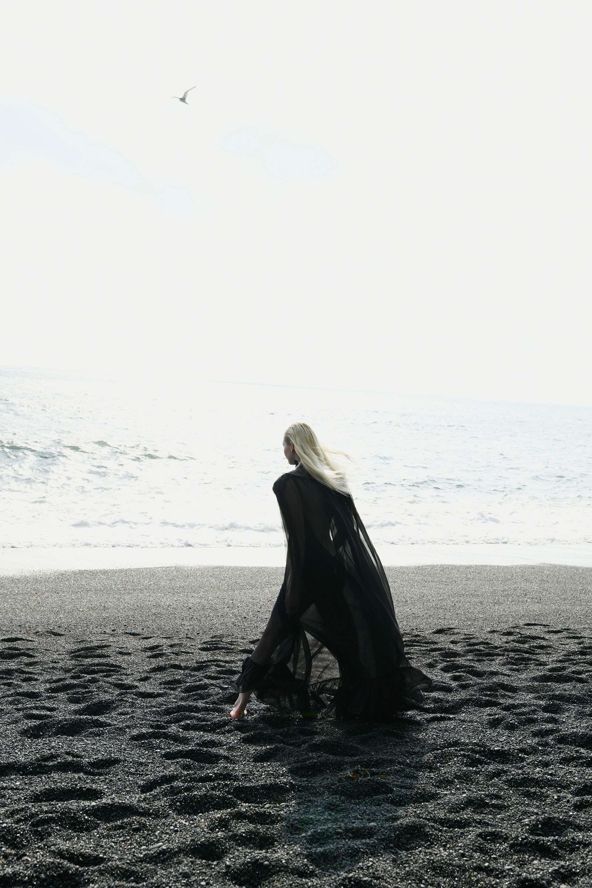 „Ice Vampire” – islandzka sesja debiutującej na naszych łamach Aniki Batkowskiej [ZDJĘCIA]