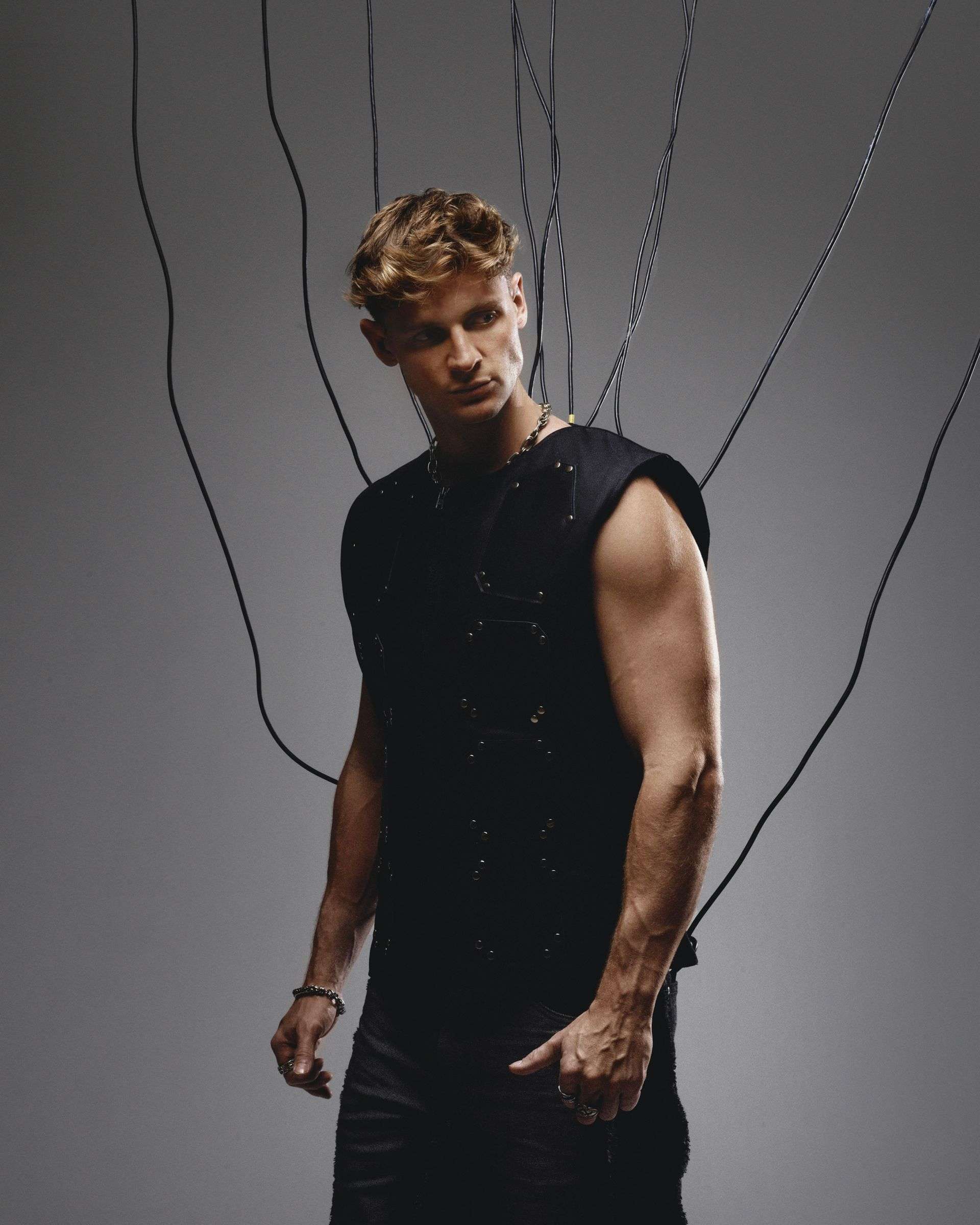 Nicolas Julian – objawienie elektroniki. Na prośbę Moby’ego zremixował jego hit [WYWIAD]