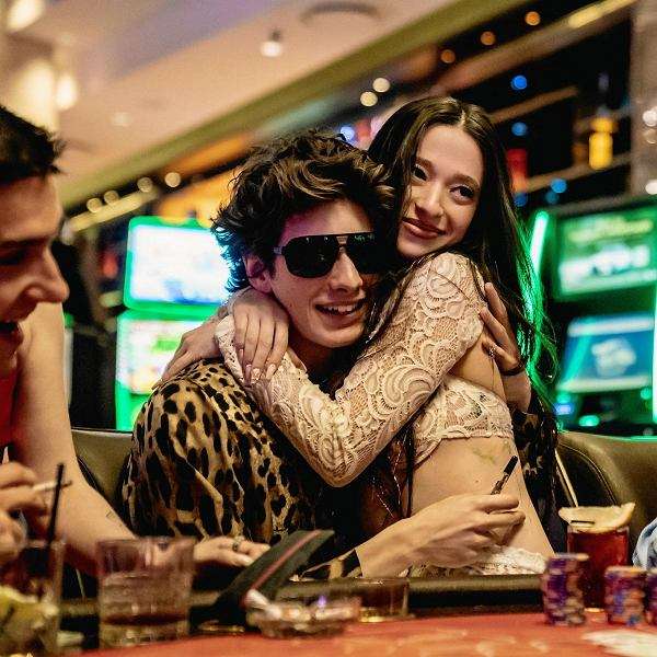 Kopciuszek w brooklyńskim klubie ze striptizem – amerykański komediodramat „Anora” [RECENZJA]