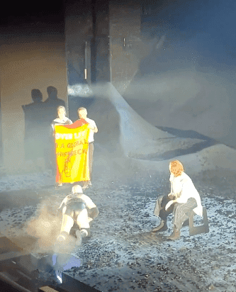 Aktywiści przerwali przedstawienie kultowej aktorki w Londynie! [WIDEO]