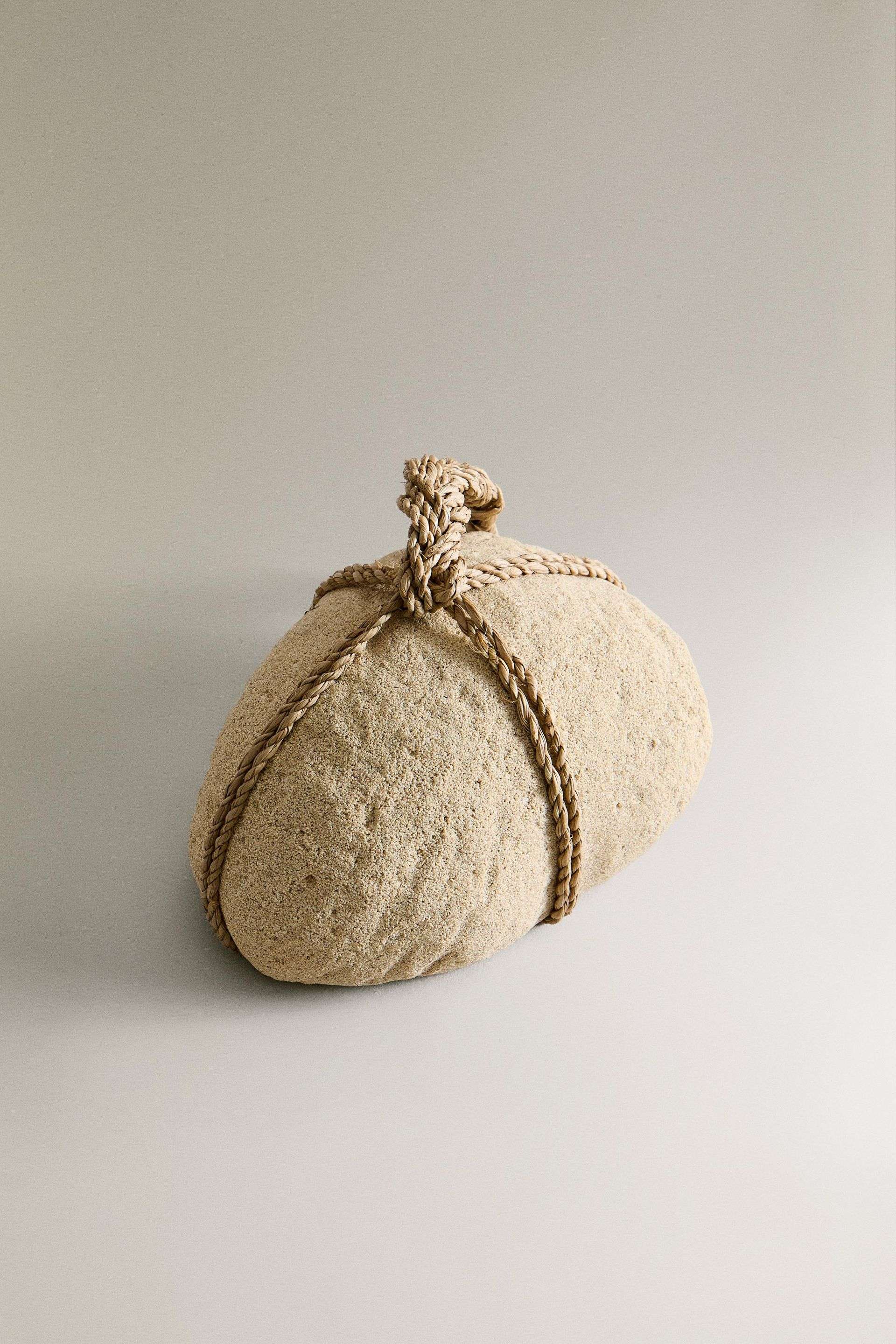 Zara sprzedaje kamień za 130 zł! Kontrowersyjny stoper do drzwi wywołuje burzę w sieci