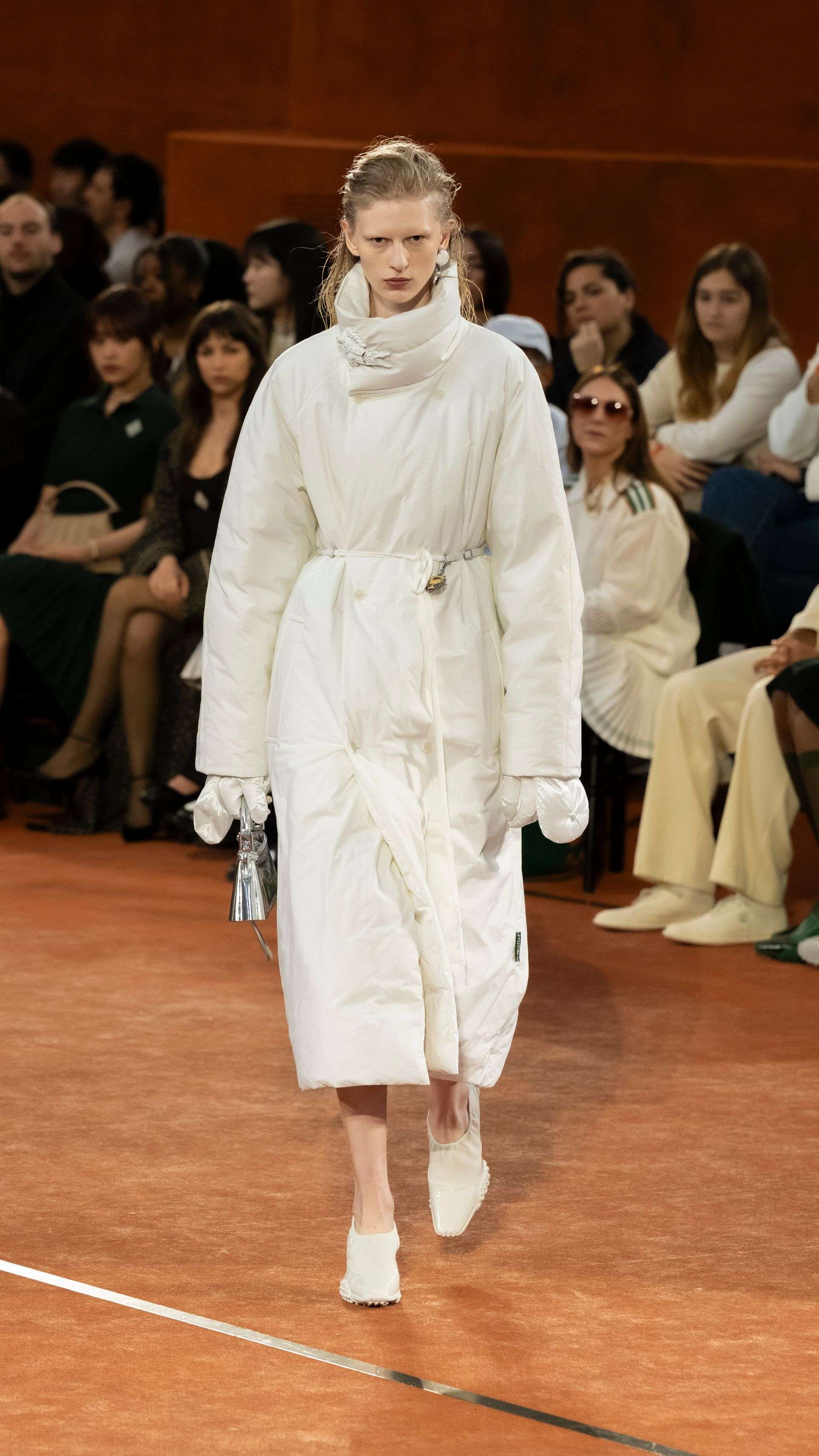 Pokaz Lacoste na sezon jesień-zima 2025 – elegancja spotyka sportowe dziedzictwo