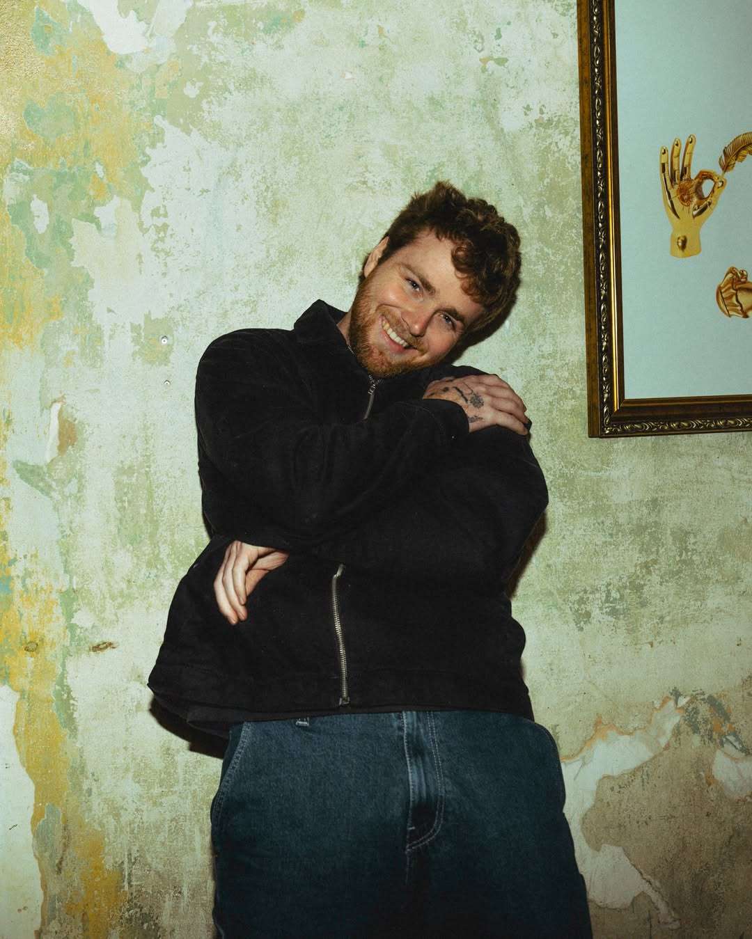 Alex Warren: „5 czy 6 lat temu byłem bezdomny”. Dziś śpiewa z Jonasem, koncertuje po świecie i podbija TikToka [WYWIAD]