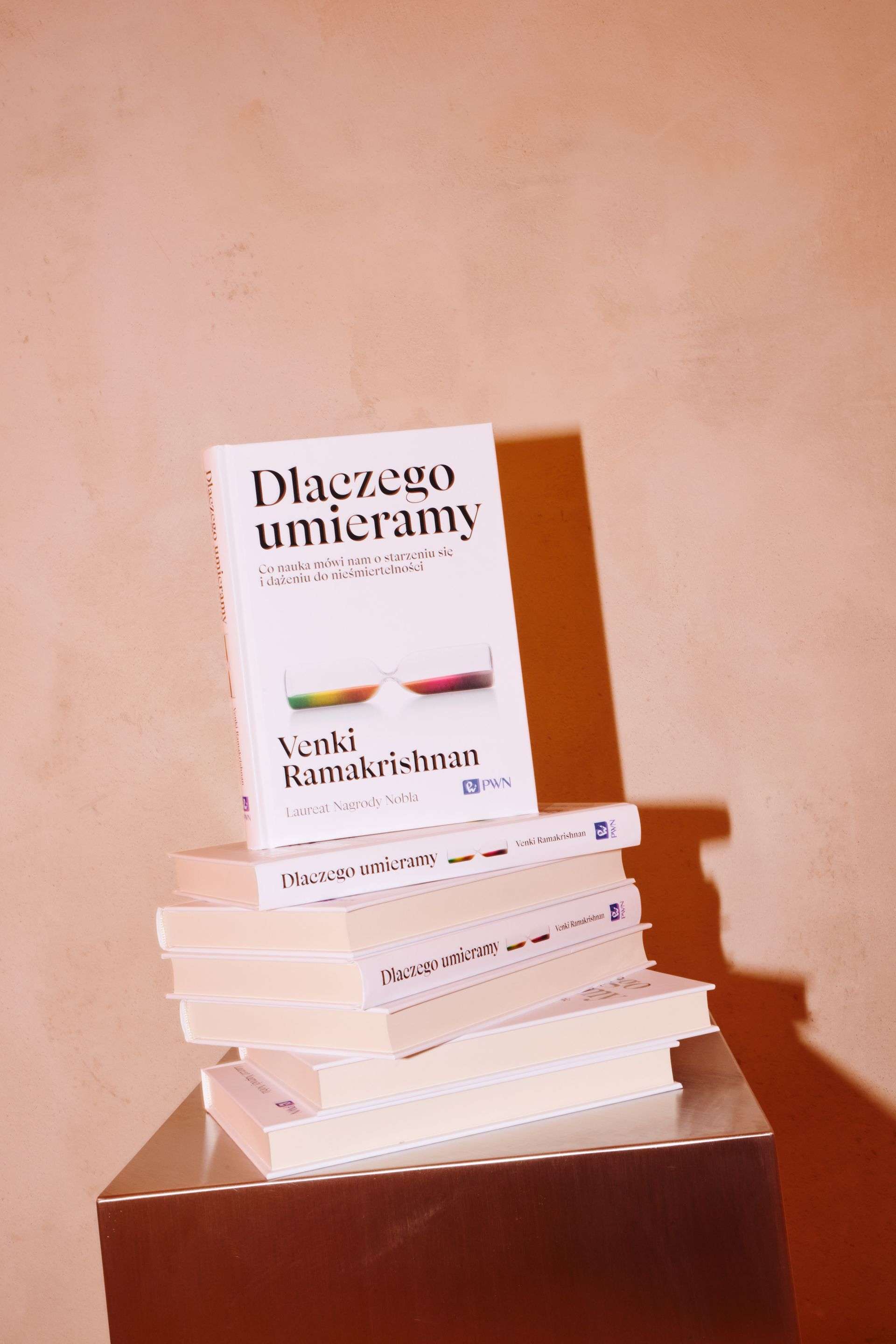 Dlaczego umieramy? Odpowiedzi, w nowej książce noblisty, udziela biologia molekularna