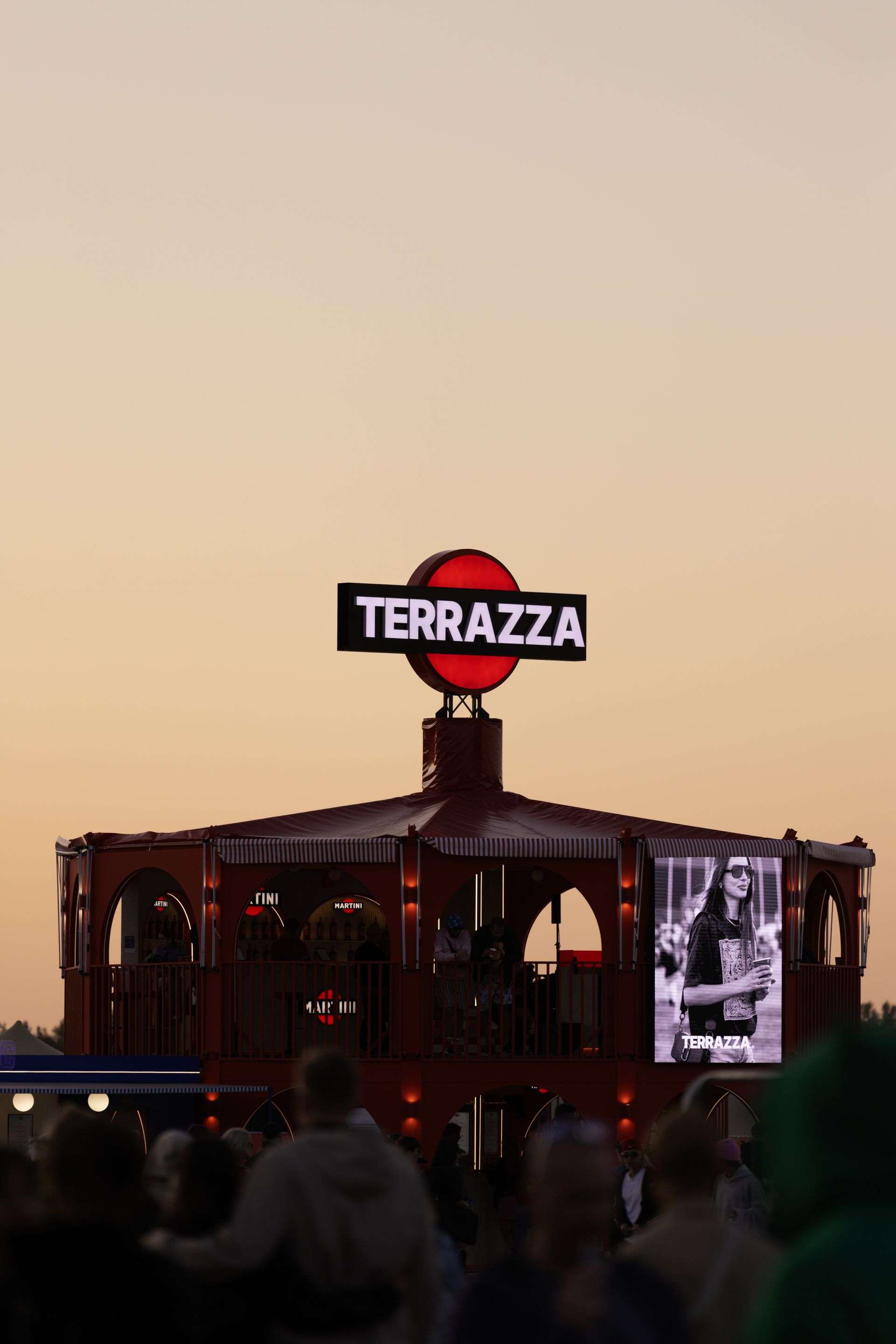 Festiwalowe stylizacje w strefie Terrazza. Dolce far niente to esencja stylu tegorocznego święta muzyki