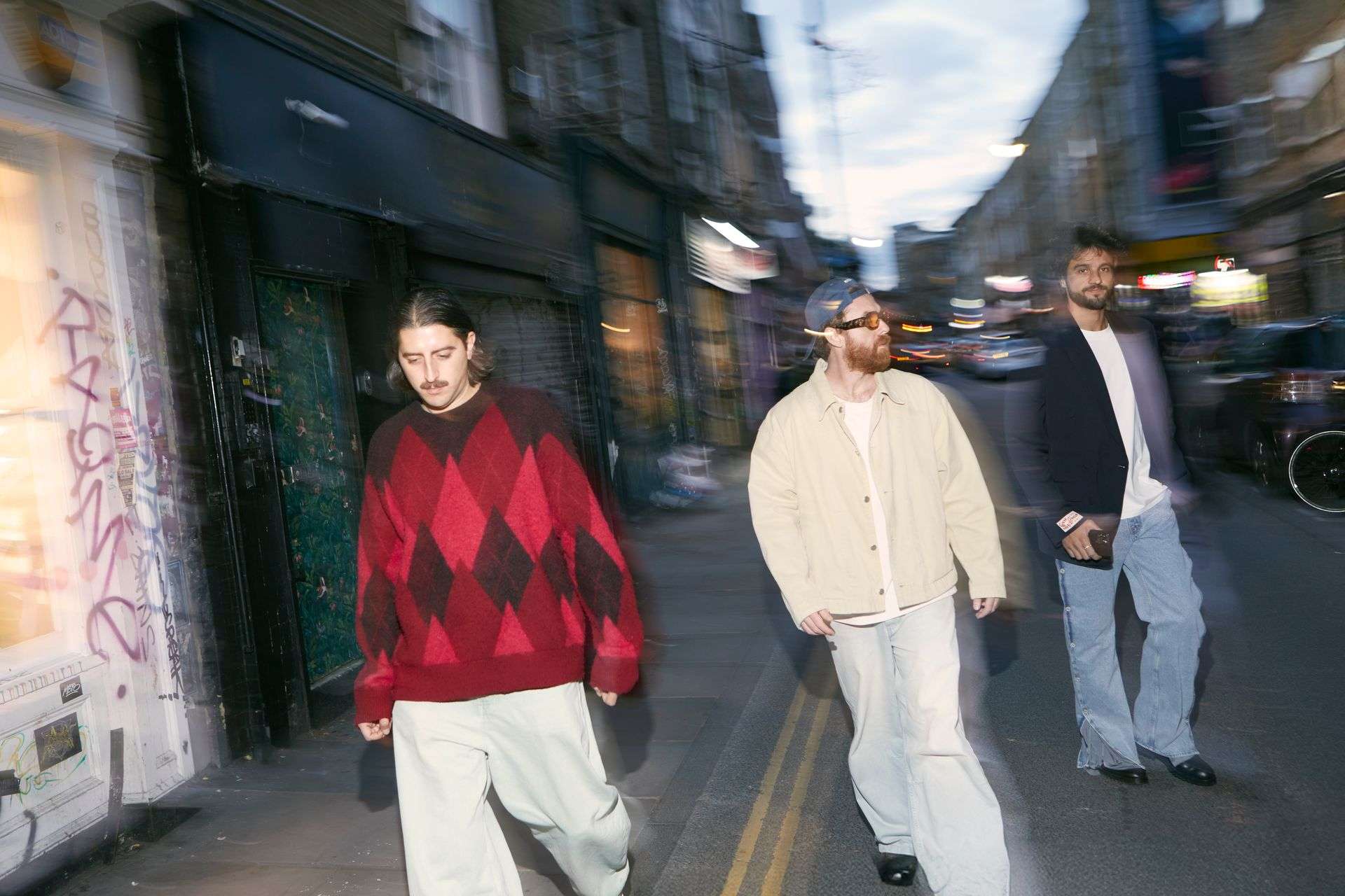 First Class by Avangart Tabldot: Nocny lot nad Warszawą