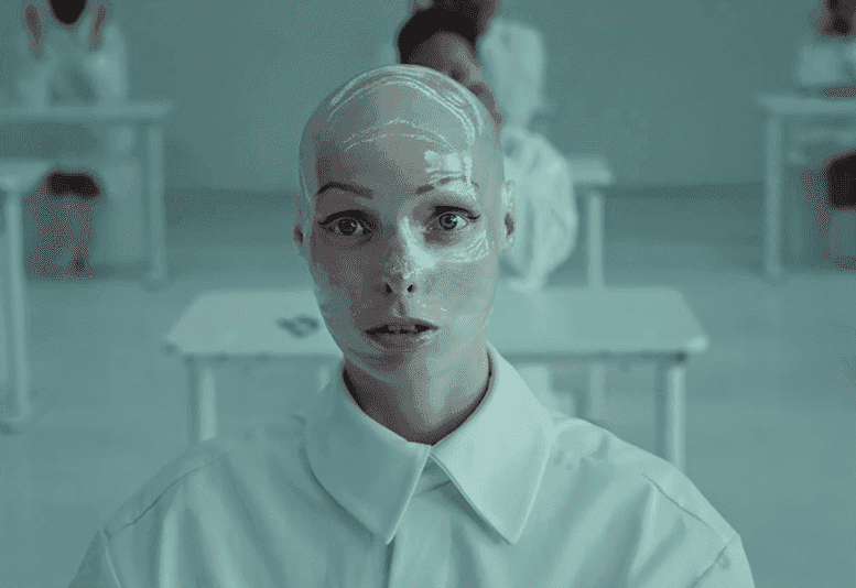 Nowa kampania dotycząca standardów piękna – The Ordinary wyśmiewa system