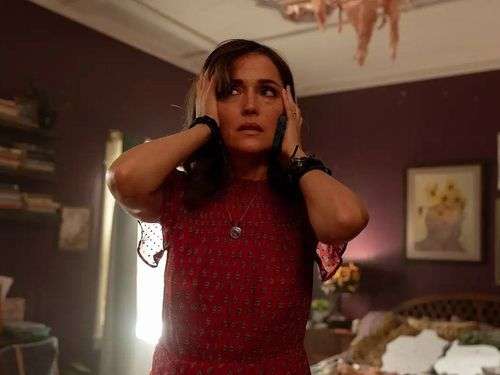 Rose Byrne kontra świat. „Kopnęłabym cię, gdybym mogła” to film, który boli tam, gdzie trzeba [RECENZJA]