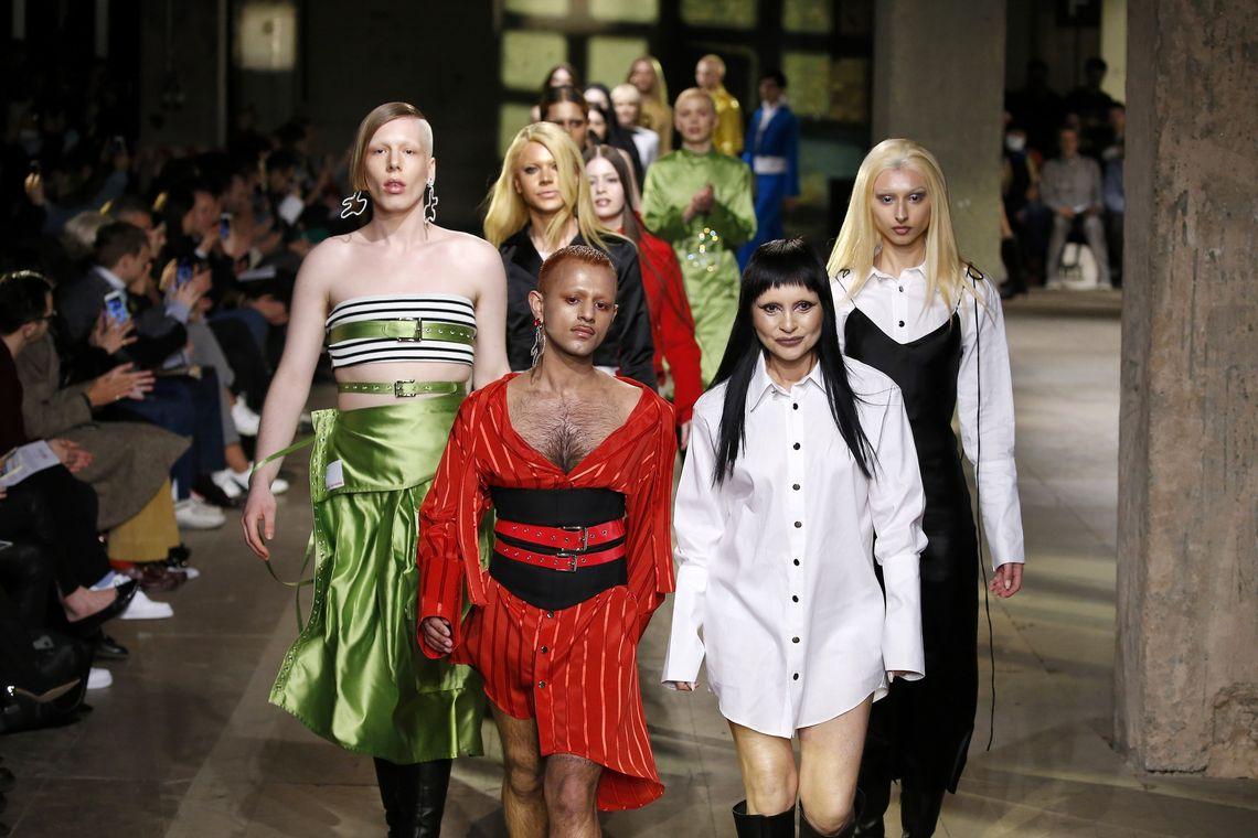 Gender, queer, trans, zatarcie męsko-damskich granic. Art School to moda, której płeć jest płynna, nieokreślona