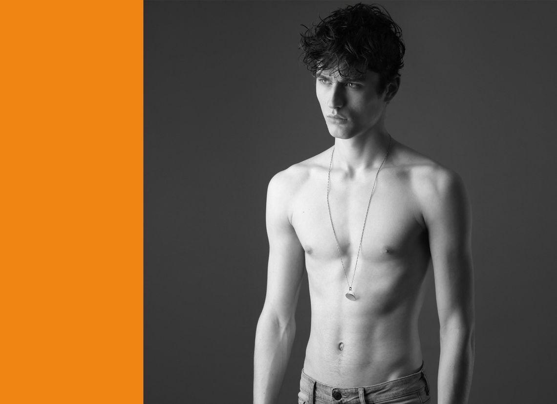 Chłopak z pięknymi, srebrnymi szpilkami. Poznajcie Marca z Białegostoku