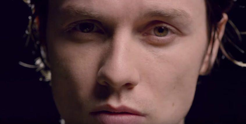 Hipnotyzujący James Bay wrócił. Brytyjski piosenkarz zapowiedział wydanie drugiej płyty