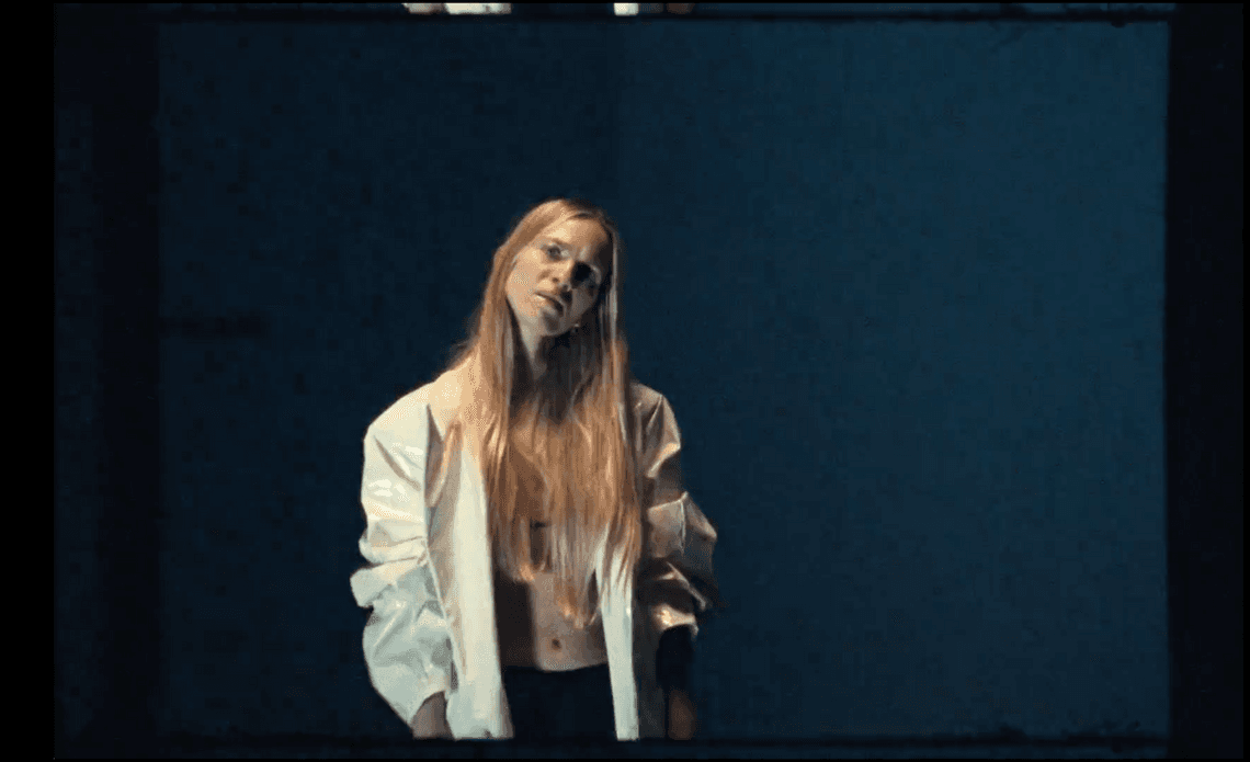 Mary Komasa i Baasch w pięknym klipie nakręconym taśmą 16 mm. Za reżyserię odpowiada Bartek Wieczorek