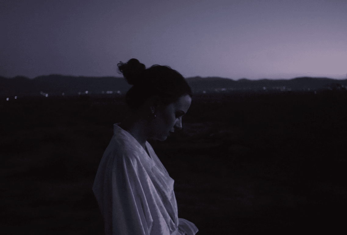 Nastrojowy klip do utworu "Save me boy" polskiej wokalistki i Low Roar