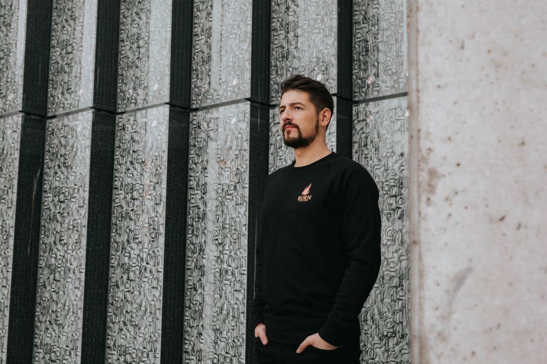 Urodził się z ubytkiem słuchu. Teraz będzie reprezentował Polskę w konkursie dla najlepszych DJ-ów