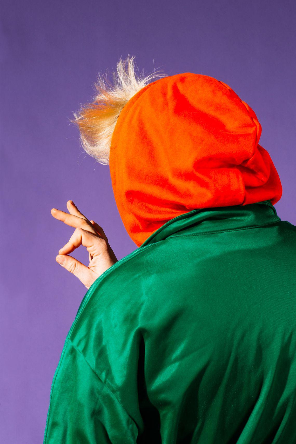 Od streetwearu do sztuki. Sesja Maxa Zielińskiego zaciera gatunkowe konwencje i wciąga bogactwem kolorów