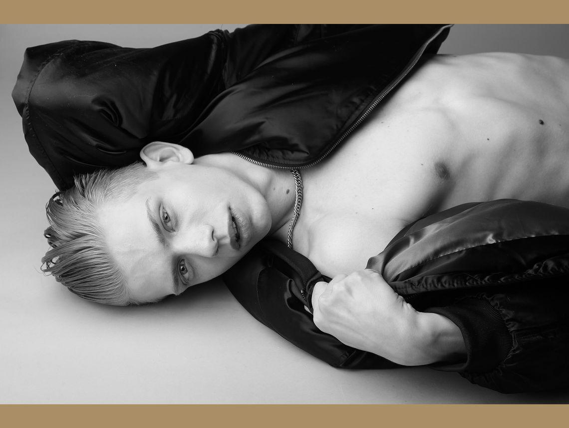 Model, którego trzeba obserwować: Maksim to uosobienie rock'n'rolla