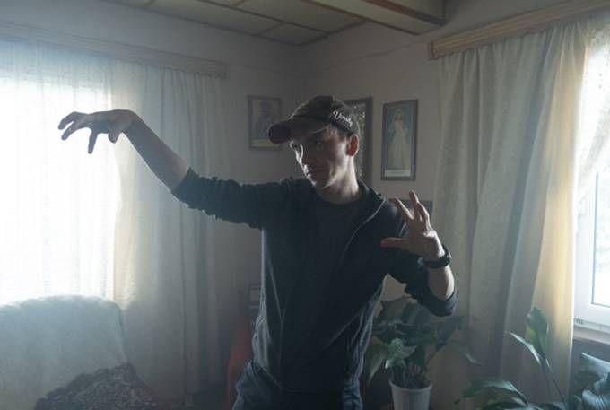 Jan Komasa pracuje nad filmem o fejkowym księdzu. Mamy pierwsze fotosy