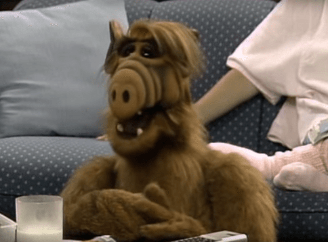 „Alf” powraca. Warner Bros. zapowiada reboot kultowego serialu o kosmicie.