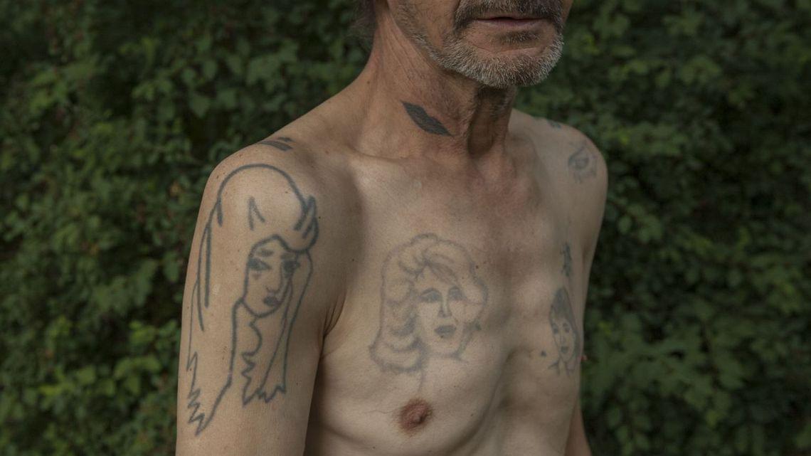 Znany artysta przez kilkanaście lat dokumentował więzienne tatuaże. Teraz pokaże je w Zachęcie