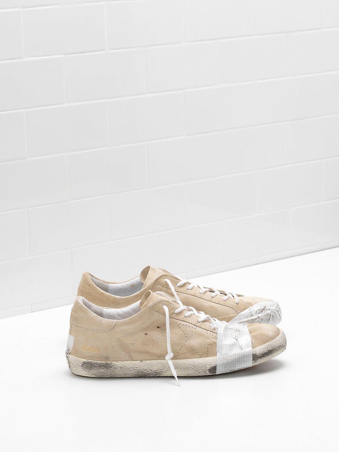 Zdezelowane buty za 2000zł. Ostentacyjna kpina z ubóstwa czy po prostu kolejny krzyk mody?