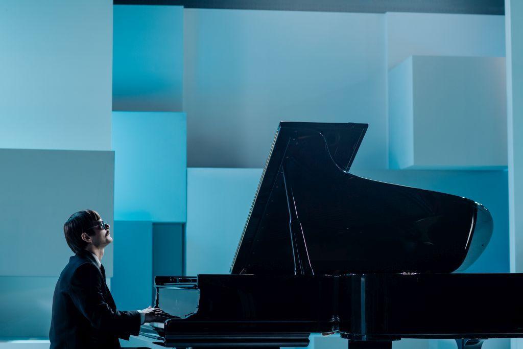 Dawid Ogrodnik jako legendarny muzyk w nowym filmie twórcy "Chce się żyć". Jest zwiastun