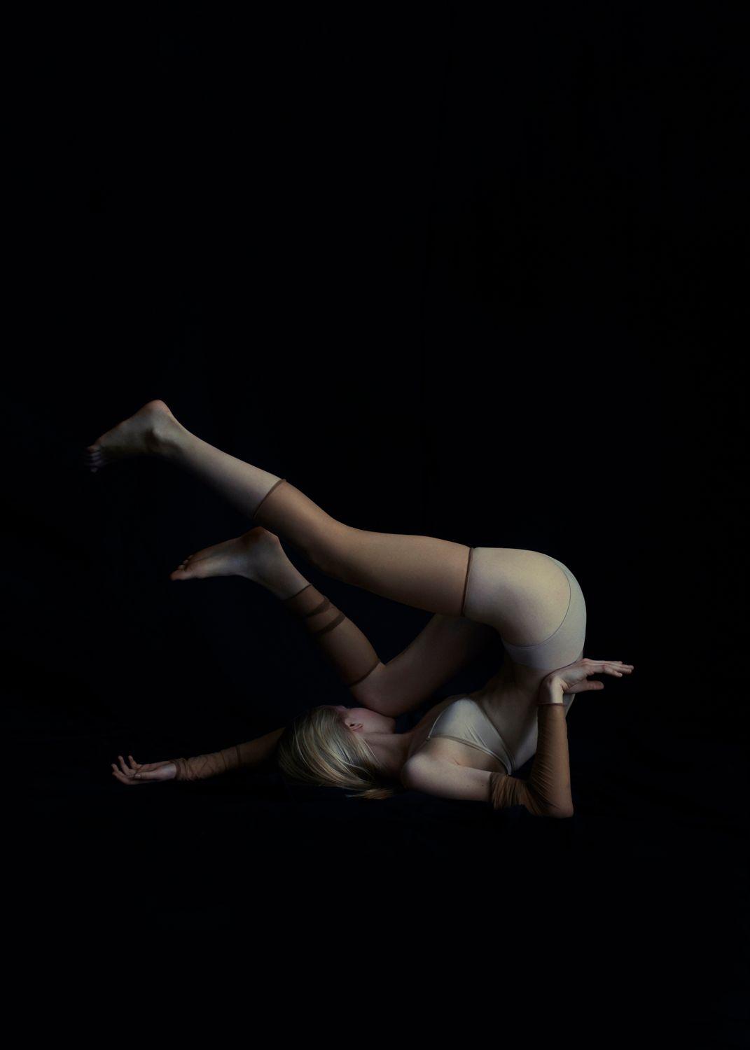 Marysia Biel tworzy wyjątkowe zdjęcia portretowe i akty. Zmysłowość ukazuje w próżni