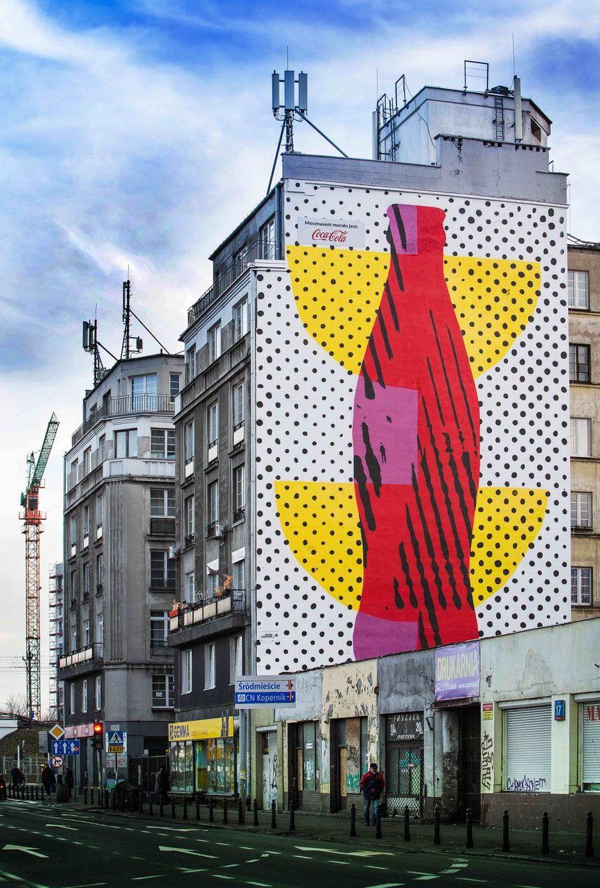 Warszawa może się pochwalić kolejnym muralem. Garść kolorów pośród szarości zabudowań