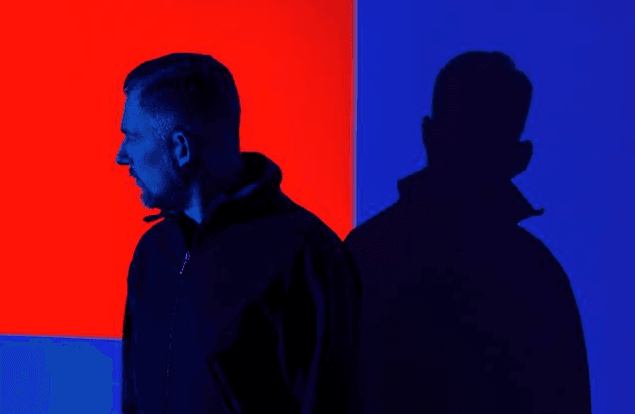 Sokół ma gest. Jego goście odsłuchali album artysty w niezwykłych warunkach