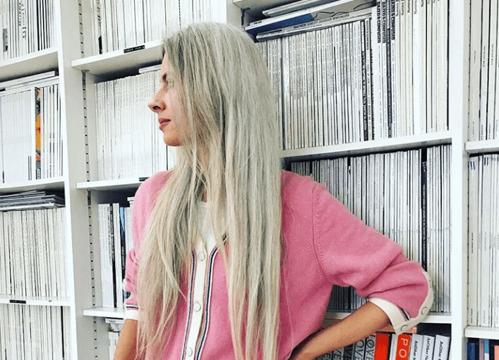 Siwe włosy jednym z największych trendów na rok 2019