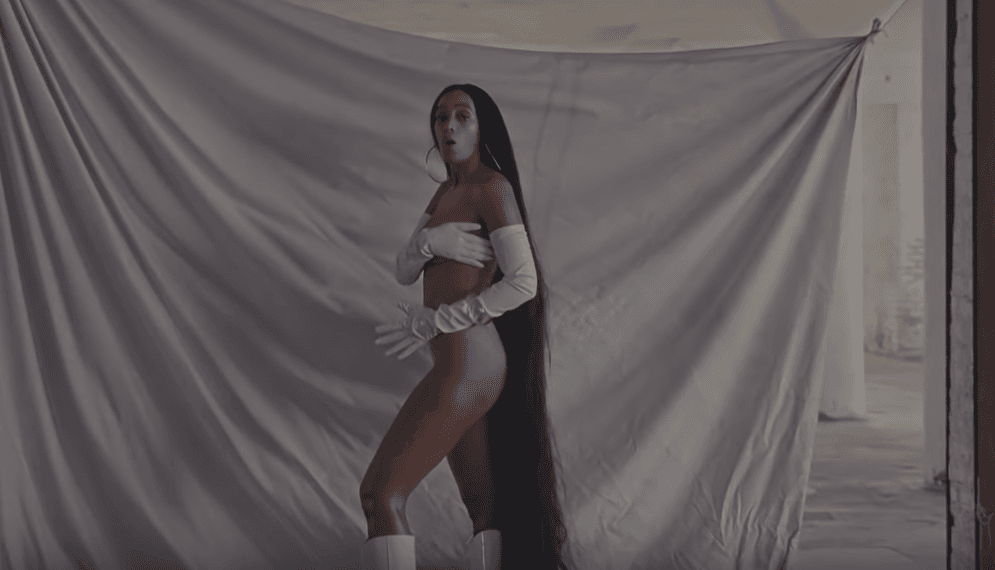 Niemal naga Solange w nowym teledysku pokazuje kto tu rządzi
