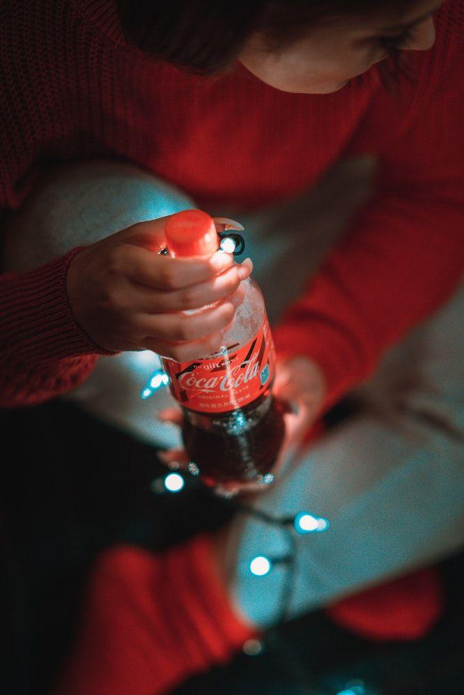 Coca-cola wysłała polskim influencerom puste plastikowe butelki, aby je wyrzucili do kosza