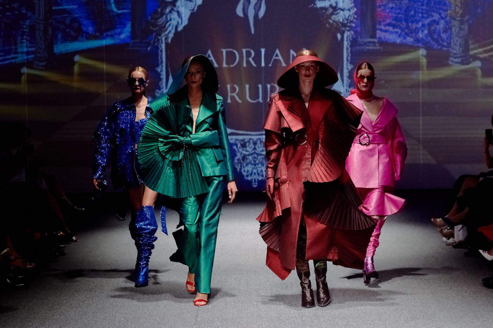 Teatralne kostiumy jak z włoskiego karnawału. Znamy zwycięzcę jednego z najważniejszych konkursów dla młodych projektantów w Polsce