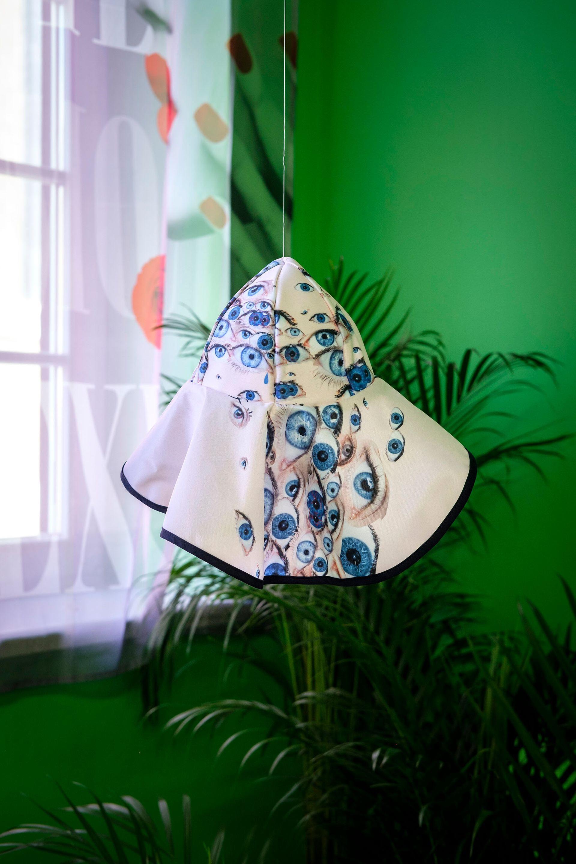 Wyprawa na nieznany ląd z Pat Guzik i Tomaszem Armadą. Ich wystawa „Niebieskie psy” w Gdańsku to wyzwanie dla świata mody