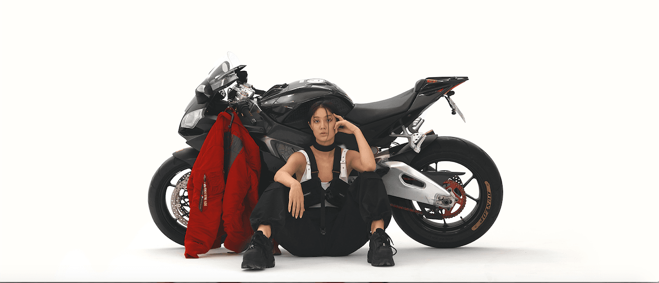 Zulu Kuki zaprojektował dwie unikatowe kurtki inspirowane światem kultowego anime