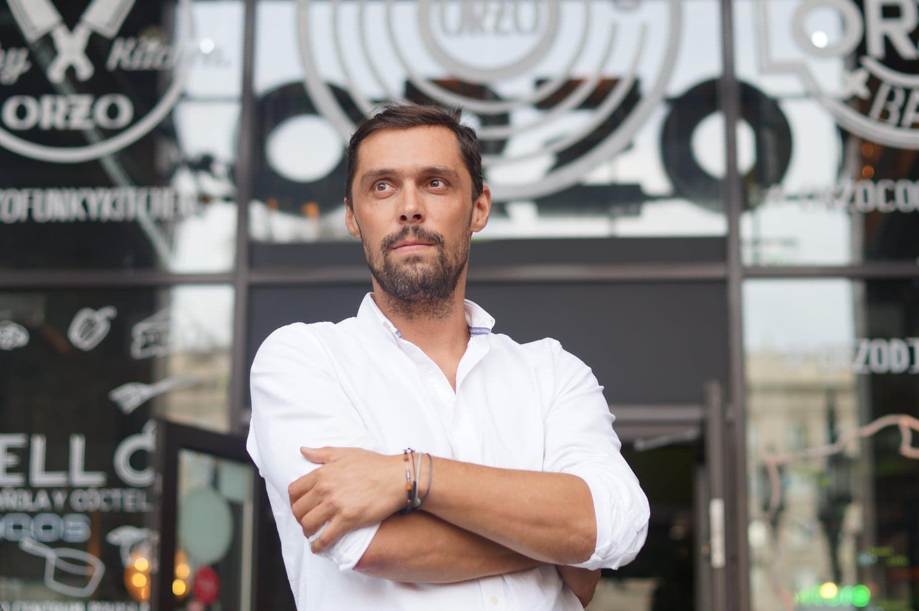 Nowe smaki i dania w restauracji ORZO. O naturalnej prostocie rozmawiamy z Maćkiem Żakowskim