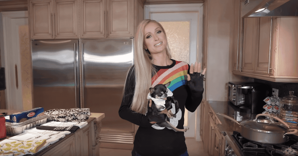 Paris Hilton przyrządzająca lazanię to najlepsze, co dzisiaj zobaczycie